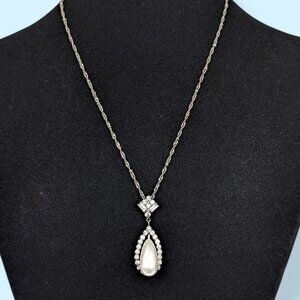 V. Rhinestone & Faux Pearl Drop Pendant Necklace